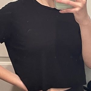 black cropped flowy tshirt